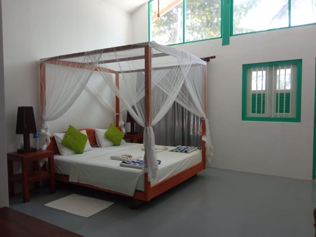 Beach House Kalukatiya - Family Villa, Seaview Room, Garden Room Dickwella Zewnętrze zdjęcie