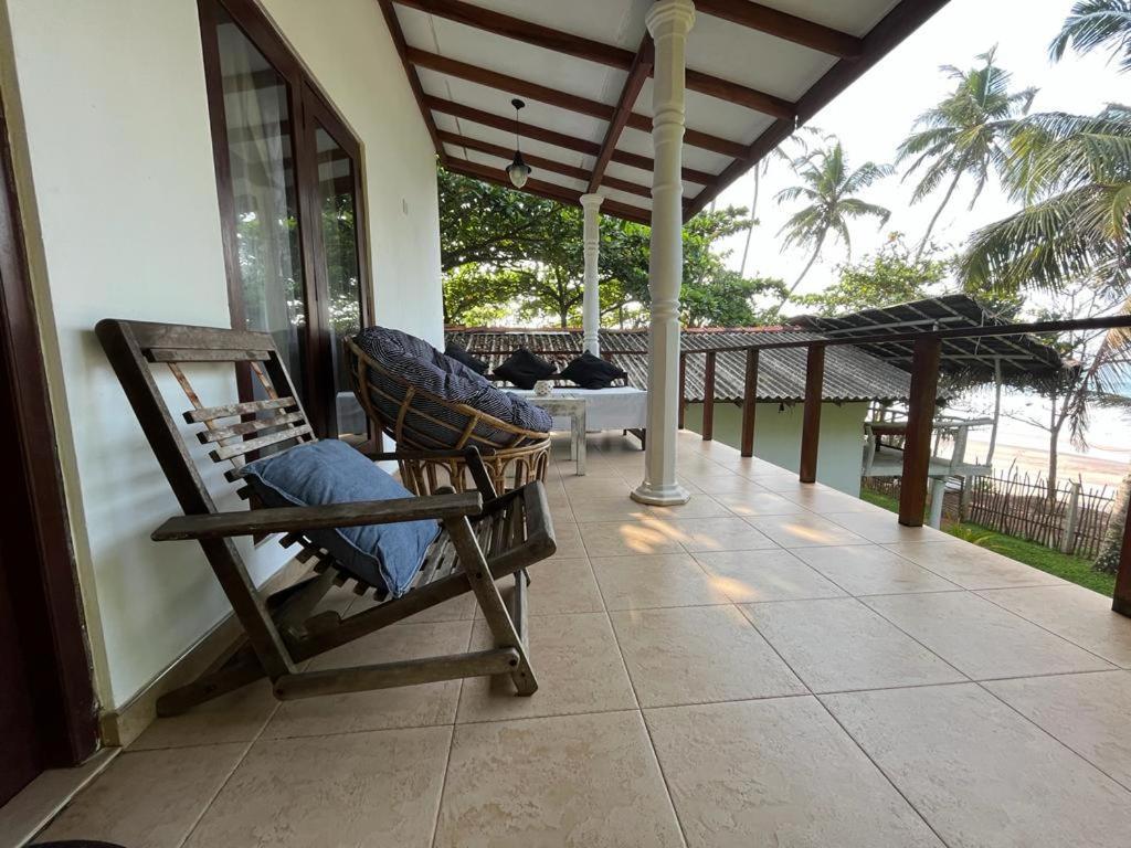 Beach House Kalukatiya - Family Villa, Seaview Room, Garden Room Dickwella Zewnętrze zdjęcie